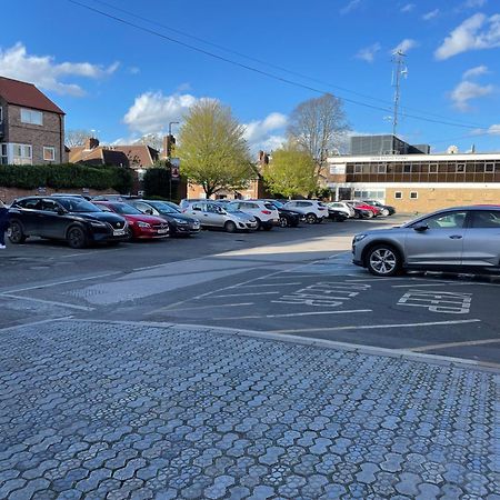 York Staycation With Free Parking מראה חיצוני תמונה